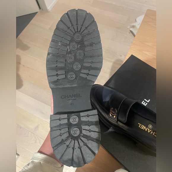 Chanel Navy Moccasin - Size 41 - Only worn once - Picture 3 of 9